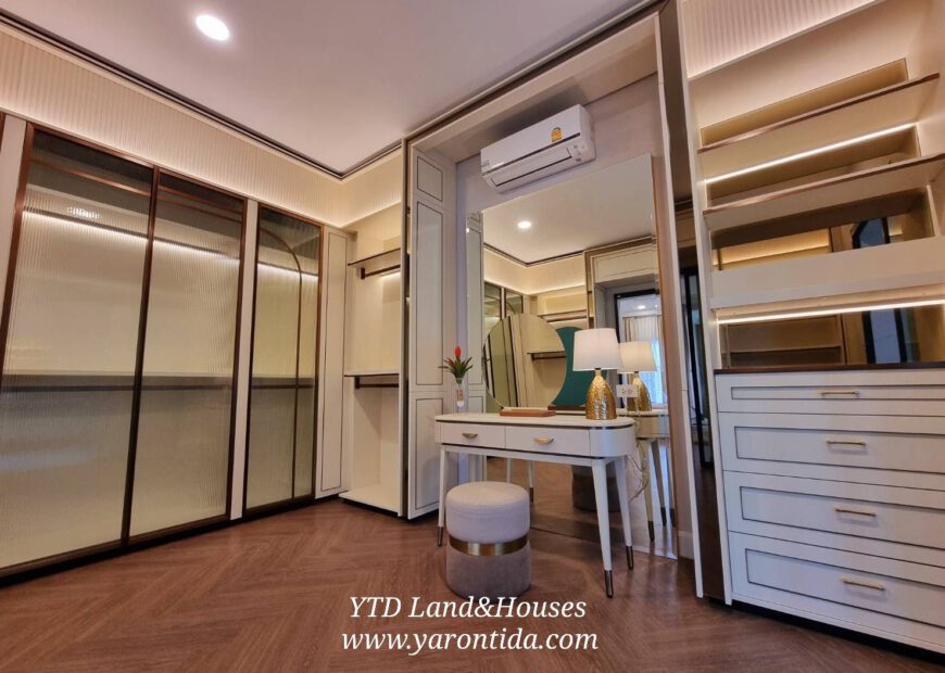 Luxury House for Rent Nantawan Rama 9 New Krungthepkreetha Beautiful show house quality furniture